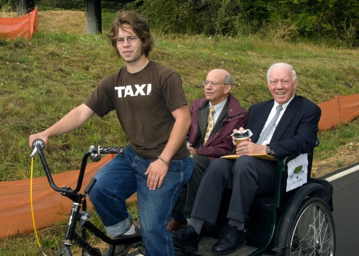 Oberstar, right, and DeFazio share a ride in a pedi-cab. ##http://willametteriverbridge.blogspot.com/2010/09/congressman-jim-oberstar-d-minnesota.html##Willamette River Bridge Project##