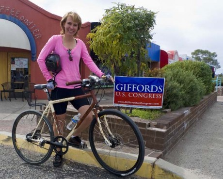 Photo from ##http://tucsonvelo.com/news/congresswoman-giffords-talks-bikes/4153###Tucson Velo##