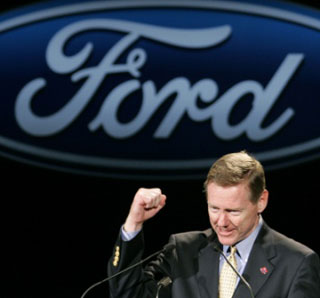 At the Detroit Auto Show, Ford CEO Alan Mulally said he didn't think more cars could solve mobility problems in big cities. Image: ##http://www.topnews.in/files/Alan-Mulally.jpg## Top News##