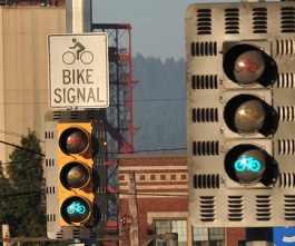 Cities will no longer have to undergo expensive additional engineering studies to install bike signals. Image: ##http://bikeportland.org/2011/12/27/on-january-1-bike-traffic-signals-get-the-green-light-in-oregon-64283## Bike Portland##