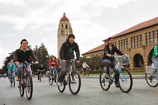 More than half of people in Stanford University's central campus commute by bike. Photo: ##http://travelchew.blogspot.com/2013_12_01_archive.html##TravelChew##