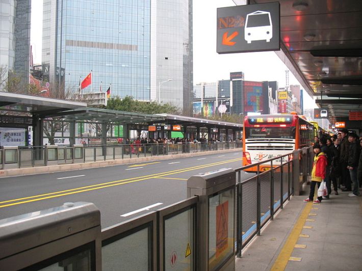 Guangzhou Bus Rapid Transit carries 1 million riders a day. Photo: Wikipedia