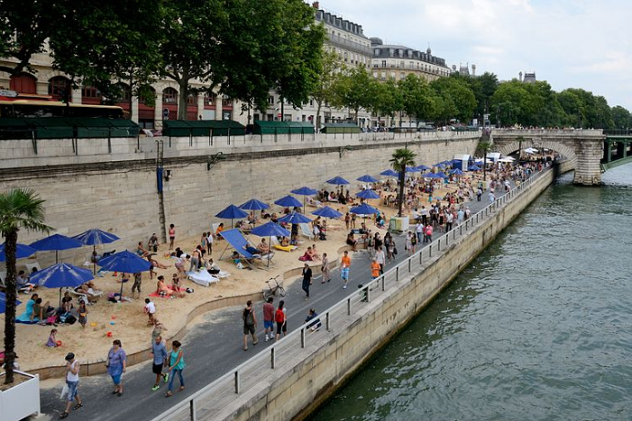 Paris' Georges Pompidou expressway, which ran along the River Seine. Here sunbathers take advantage of a temporary closure. Photo: Wikipedia