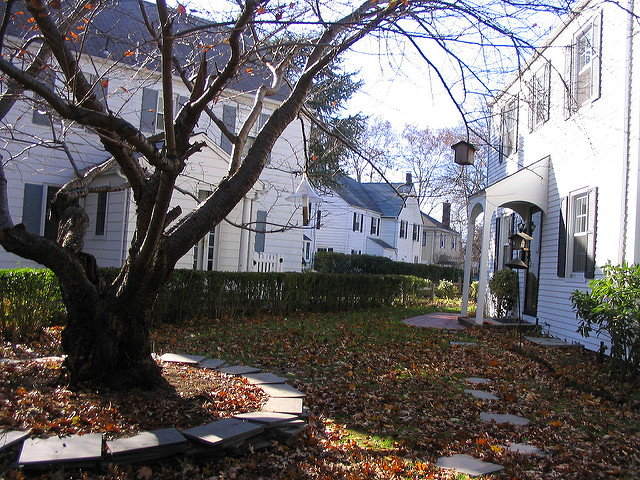 In Radburn, New Jersey, houses front parks and paths, not streets. Photo: Themikebot/Flickr/CC