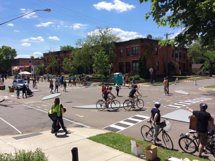 A pop up protected intersection showing what a safe crossing would look like