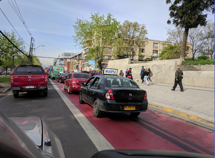 Curbside bus lane in Santiago de Chile.