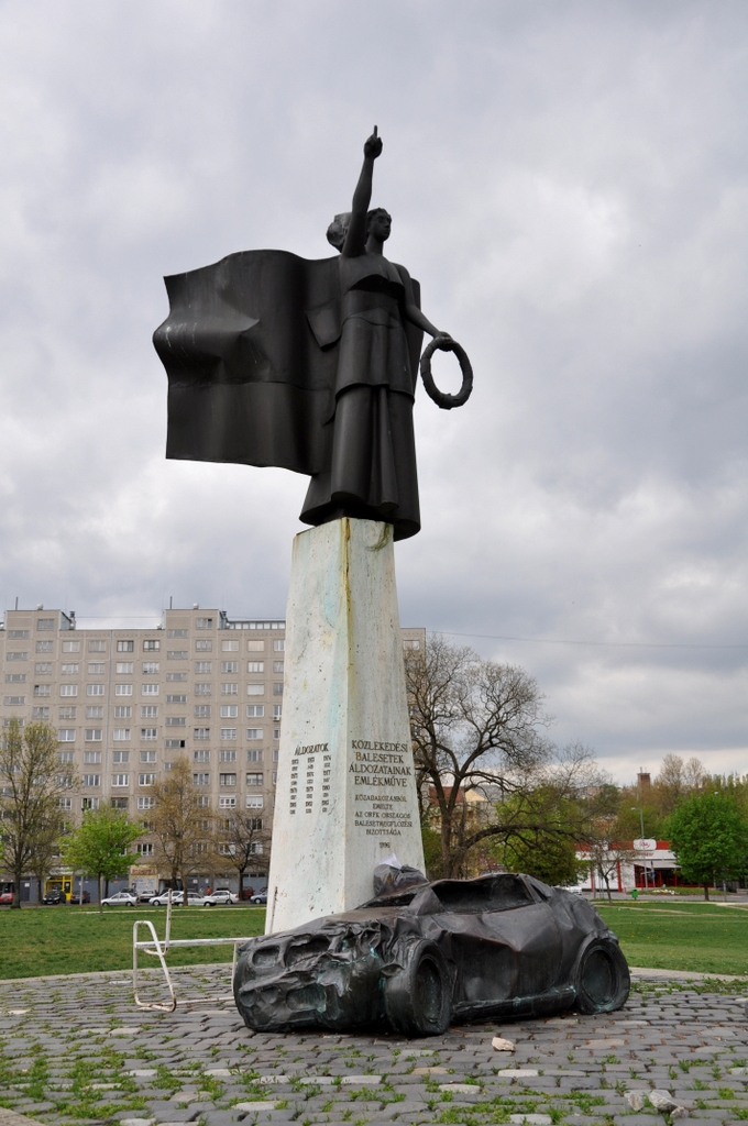 A monument commemorating the lives of traffic violence victims, in Budapest, Hungary. Via Wikimedia Commons