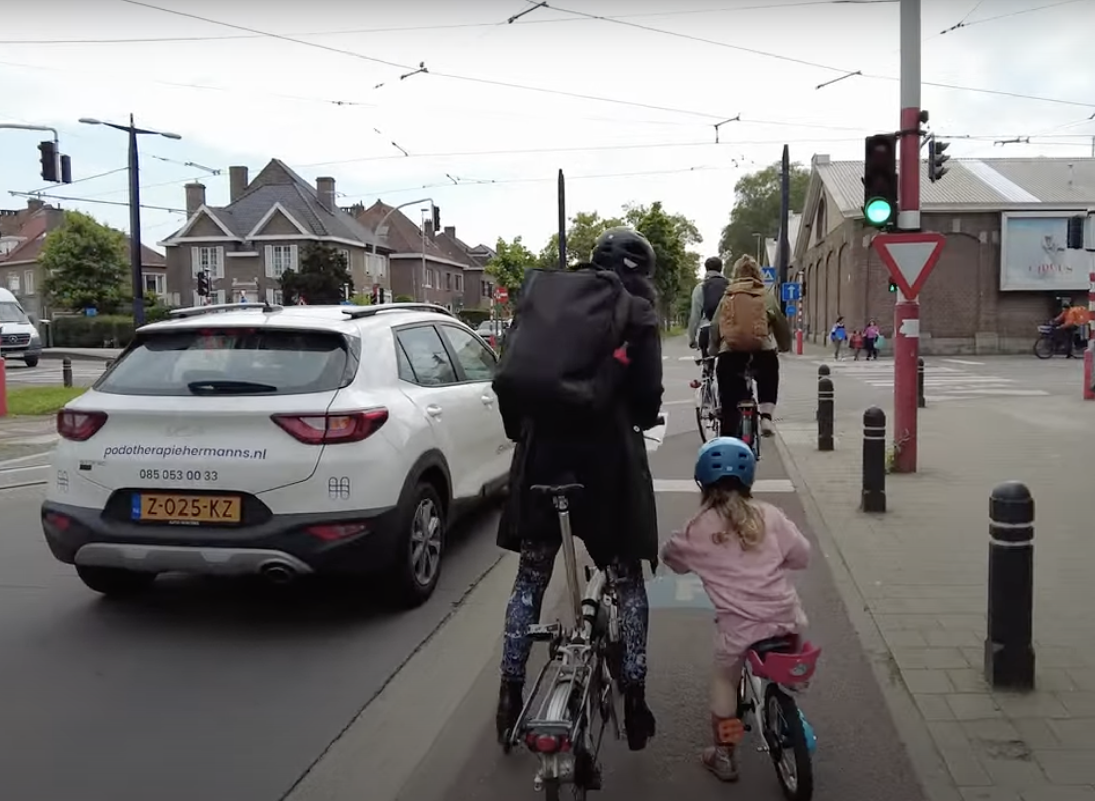 photo of Friday Video: How Ghent Gets Kids To School Without Cars image