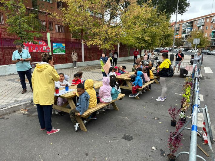 Pupils sitting on a parking spot in Madrid.